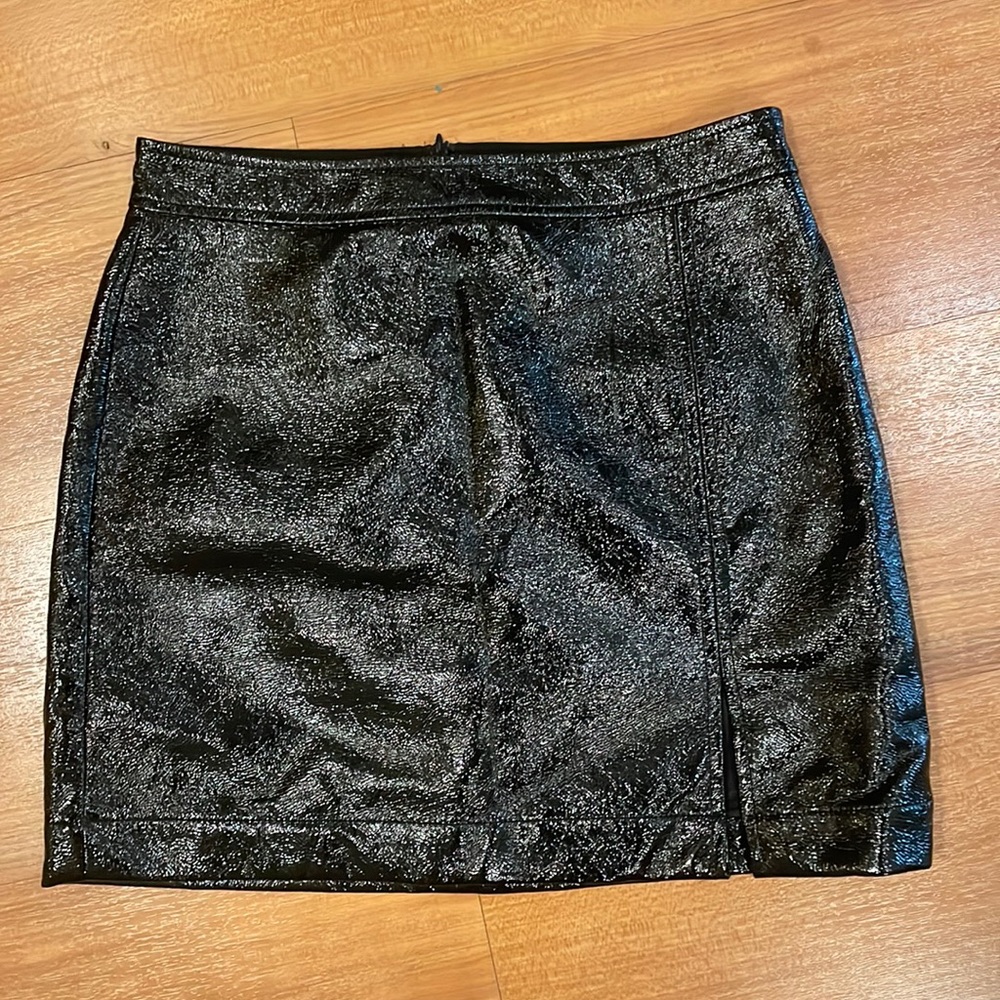 Aritzia Wilfred Black Patent Tempest Skirt size 4